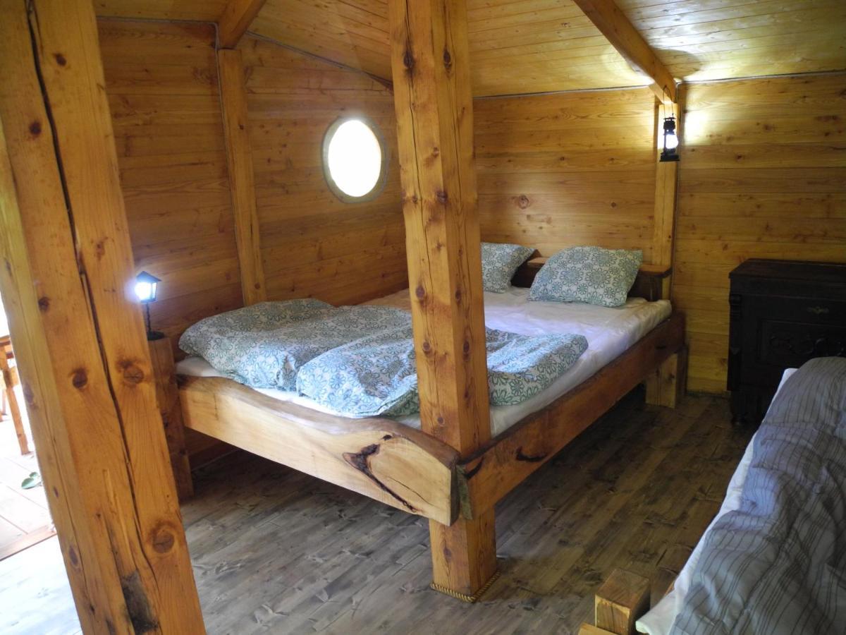 Treehouse V Brdech Villa Bohutin  ภายนอก รูปภาพ