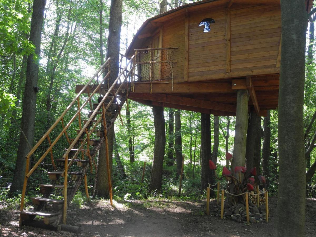 Treehouse V Brdech Villa Bohutin  ภายนอก รูปภาพ