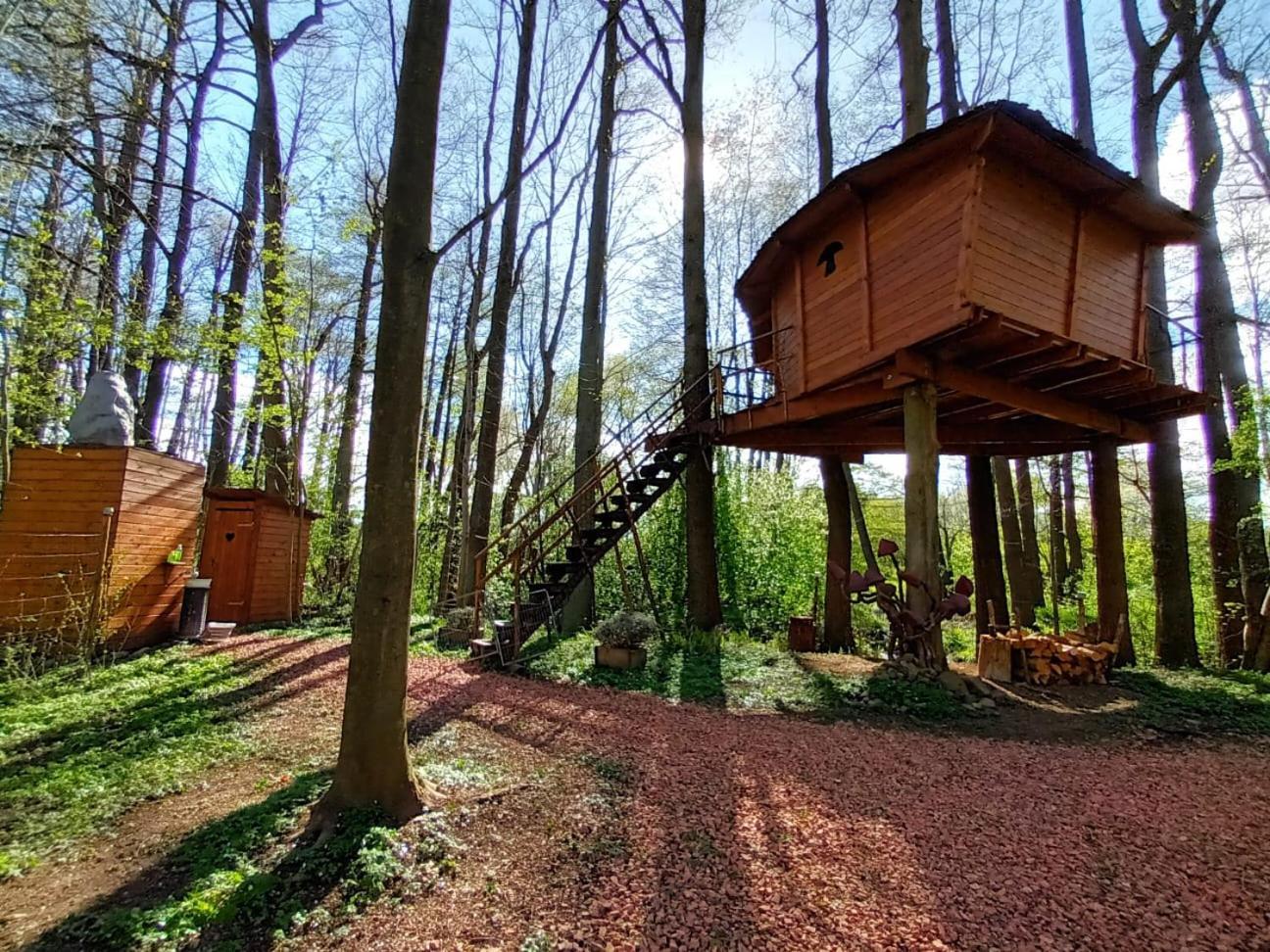 Treehouse V Brdech Villa Bohutin  ภายนอก รูปภาพ